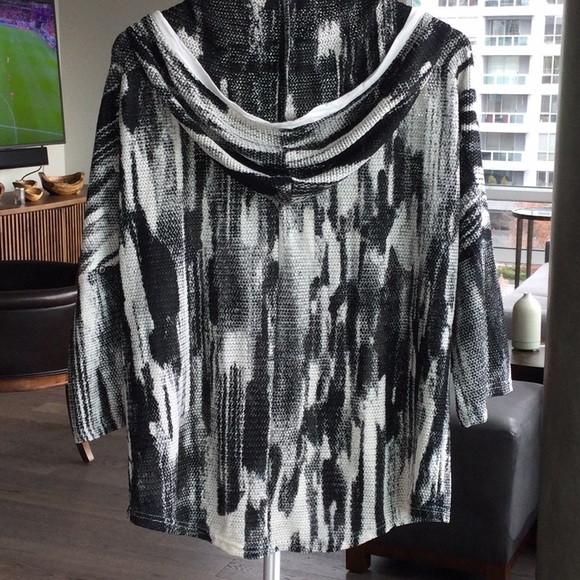 Papillon light summer hoodie. - Picture 6 of 8